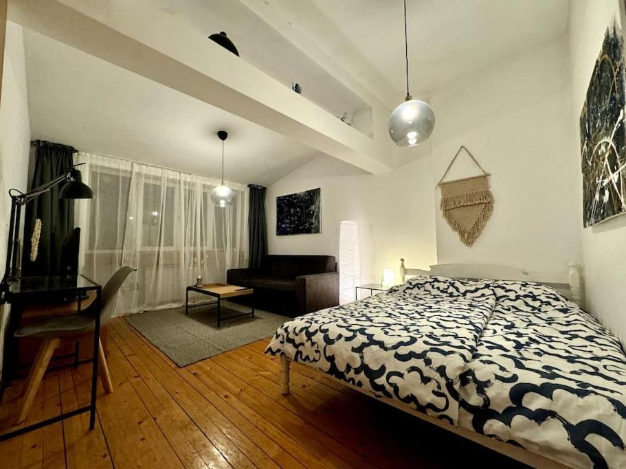Sweet Spot: & Cozy Sofia